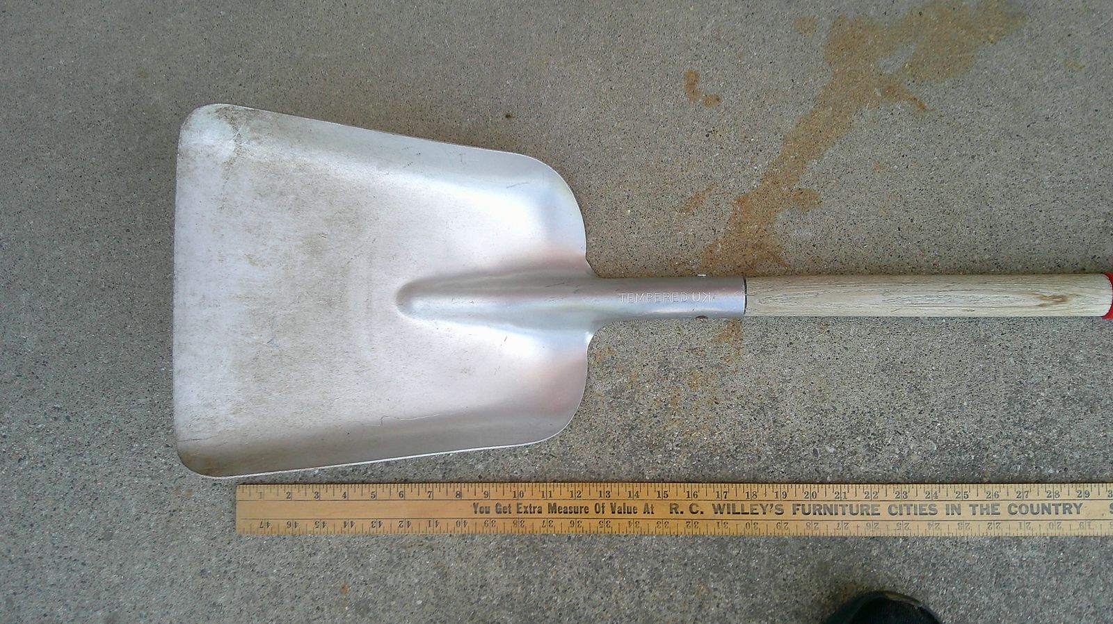 Aluminum Scoop Shovel  D-Grip Handle 36 Inches long 11 Inch Scoop $15