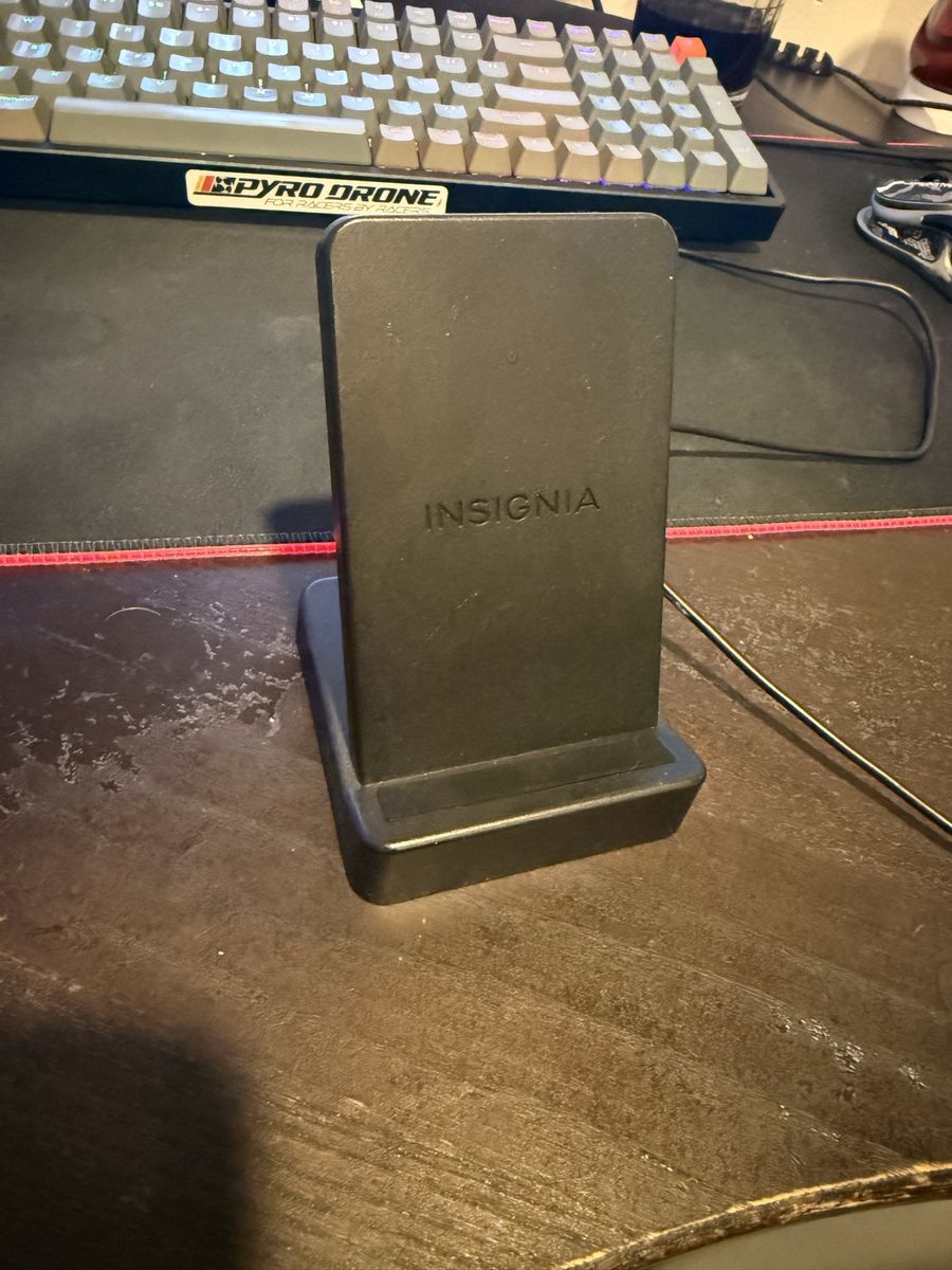 Insignia Black Wireless Charging Stand - Universal Compatibility