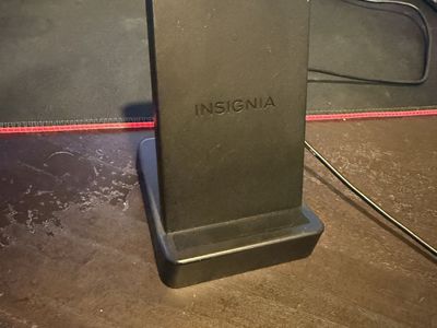 Insignia Black Wireless Charging Stand - Universal Compatibility