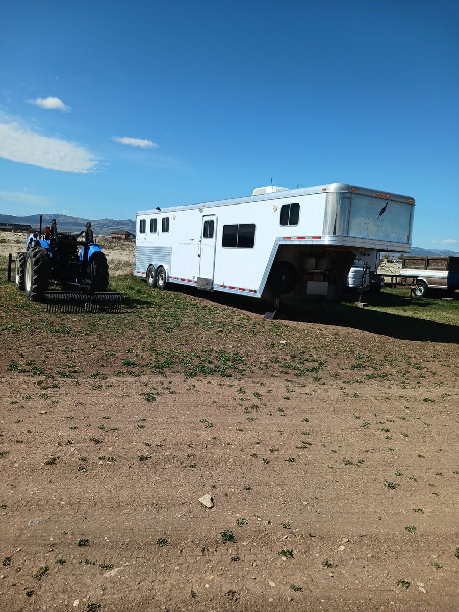 2004 Horse Featherlite LQ, 3 horse.