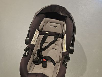 Safety 1st car seat and base