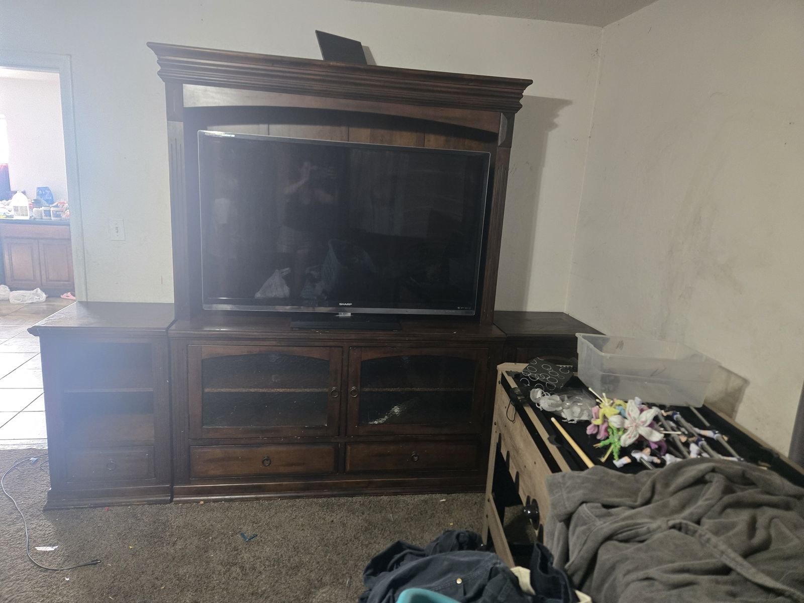 9ft entertainment center & 65" tv