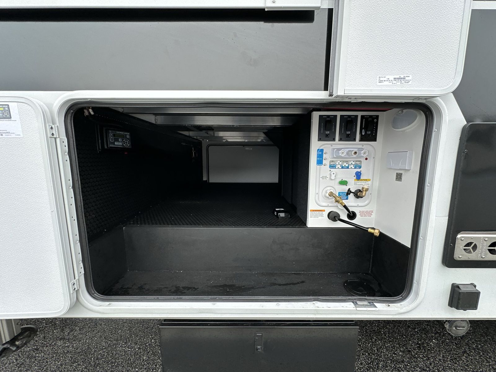Main image 6