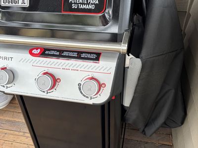 Brand New Weber Spirit E-325 Grill & Cover