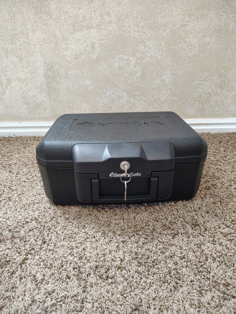 Fireproof Sentry Safe lockbox