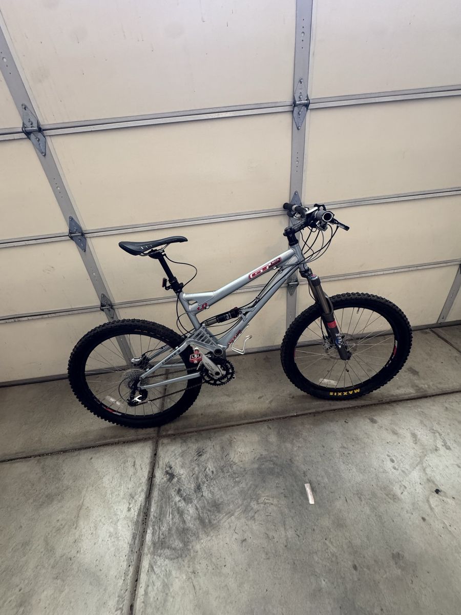 GT i-Drive 5 Mountain Bike - Full Suspension, Silver, Used Good