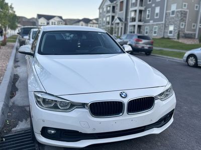 White BMW 320i 2018 XDrive