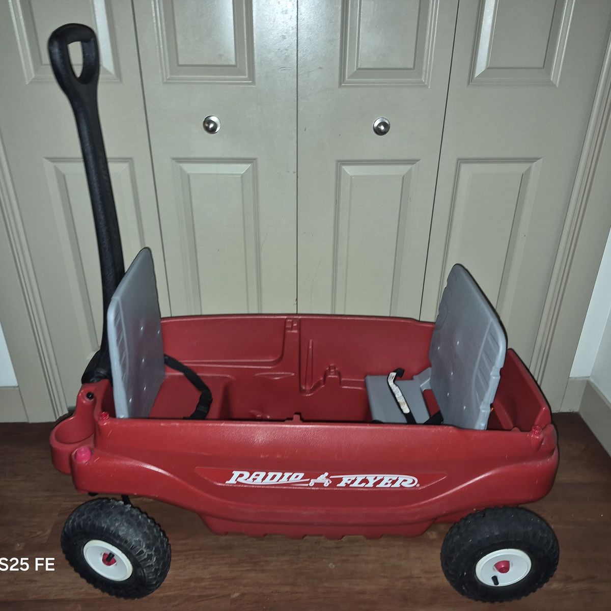 Radio Fyler Red Wagon