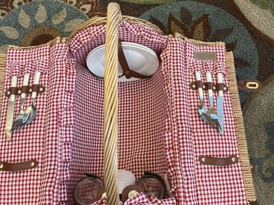 Pic-Nic Basket