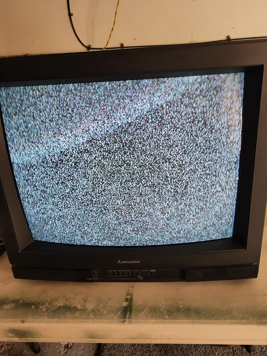 Tv crt Mitsubishi 26inch great for retro gaming 