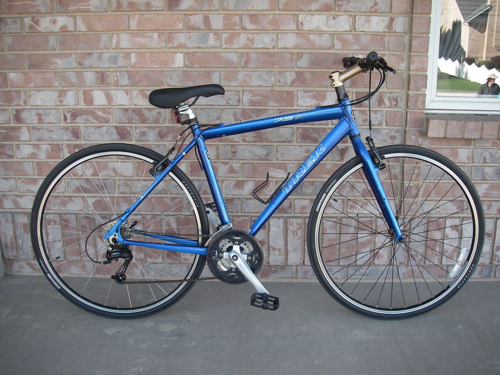 Mens Large 20" Frame 700C Aluminum TREK 7.3 FX Hybrid / Flat Bar Road Bike, 24-SPEED, Blue