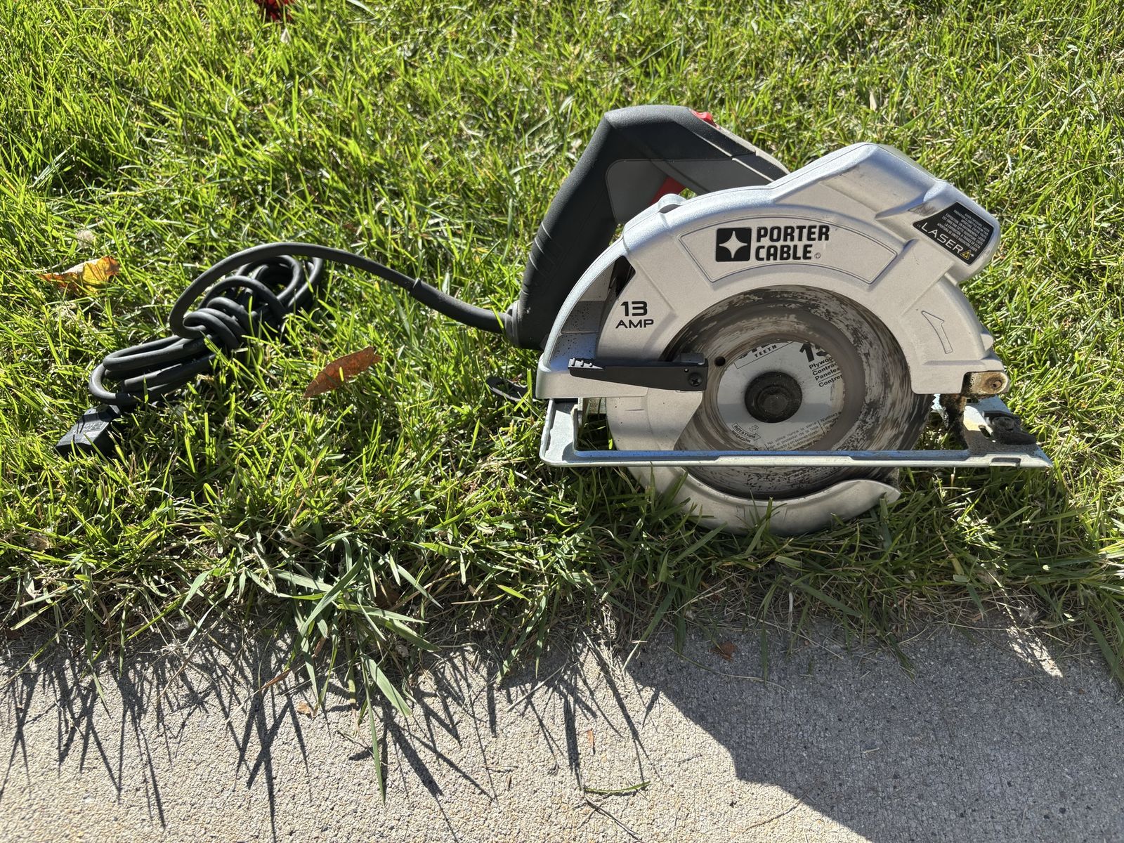 PORTER CABLE 13 Amp Circular Saw with Laser Guide
