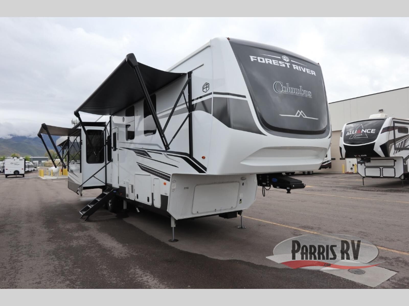 New 2025 Palomino Columbus 383RLH