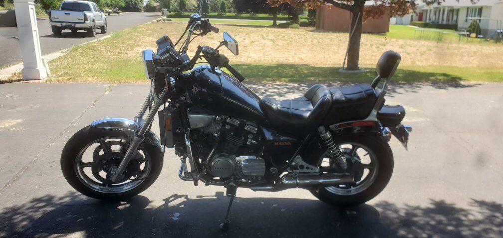 1985 Honda Magna VF700C