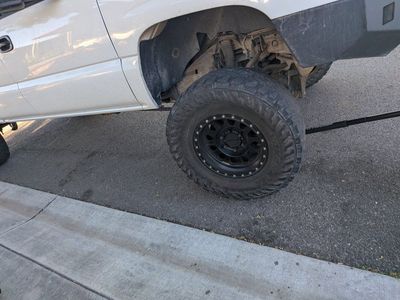 method beadlock 17 inch on 35s yohamas 6x139.7 m