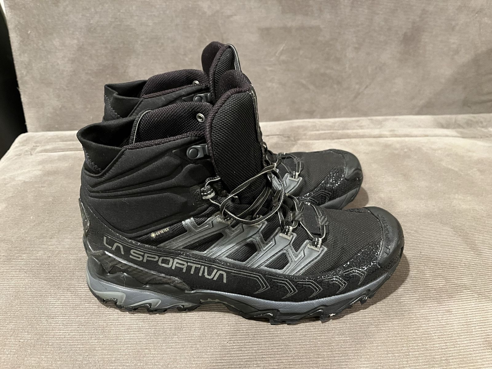 La Sportiva Ultra Raptor II Mid GTX Hiking Boots Men's US 12 (EUR 45.5) Black Waterproof