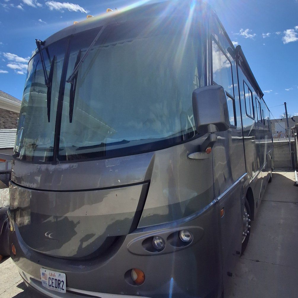 2004 38' Coachmen  37K miles Cummins Diesel 5.9L