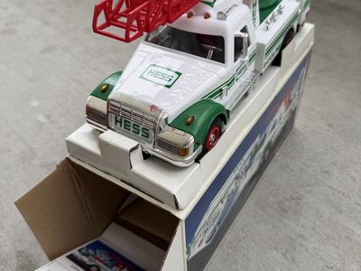 1994 Hess Super Duty Rescue Truck with Pulsating Headlights, Emergency Flashers - Original Box