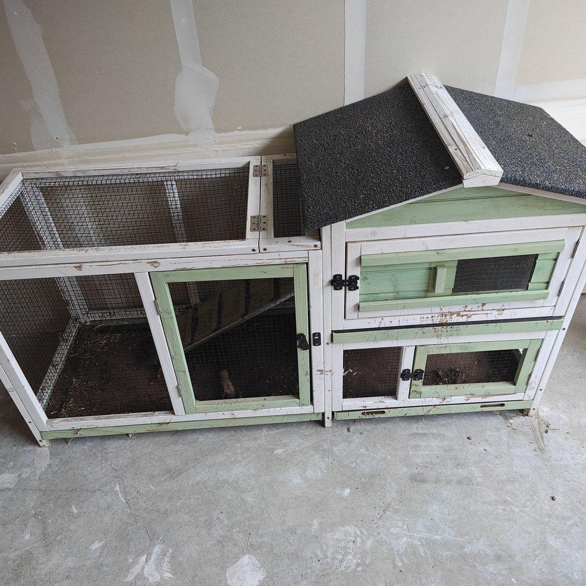 Wooden Outdoor Rabbit Hutch & Small Animal Coop Enclosure