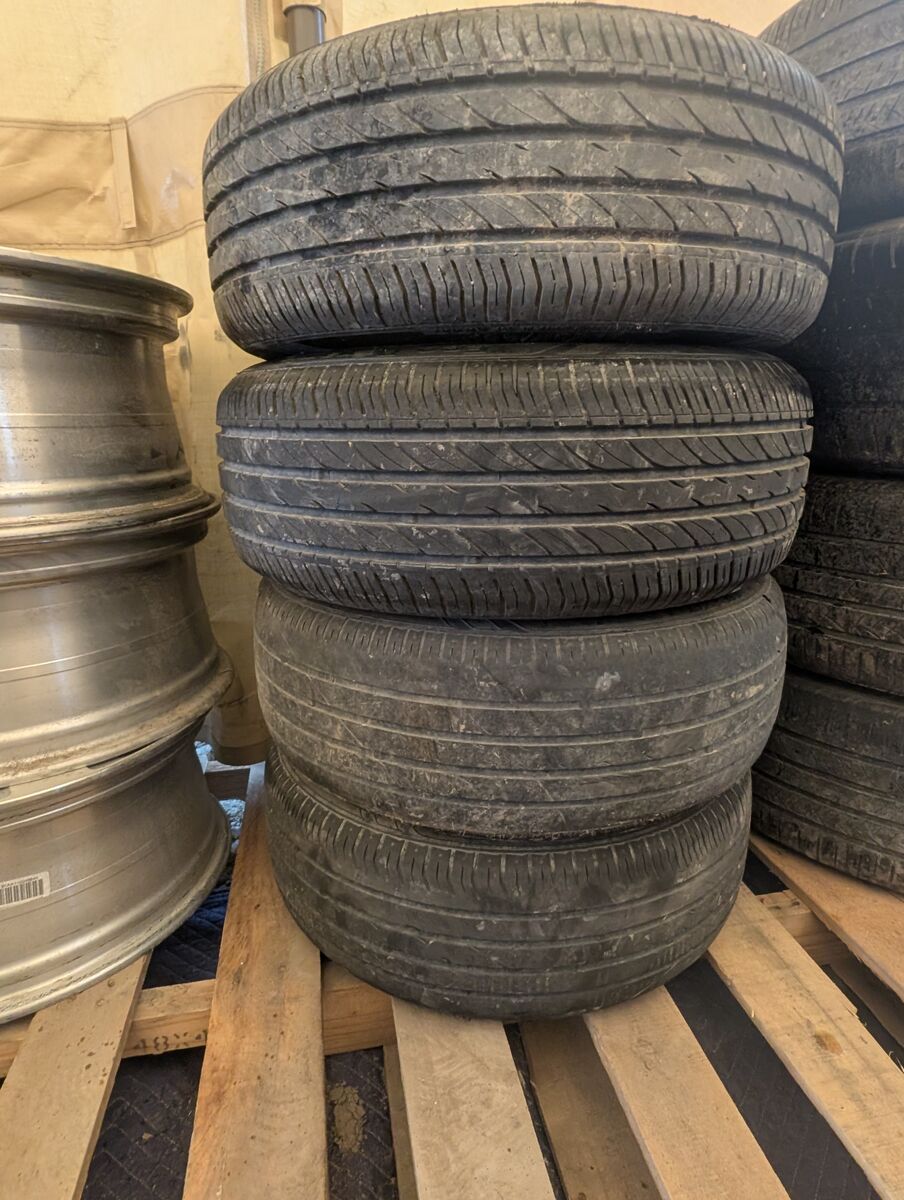 Set Of 4 Universal 4 Lug 15" Wheels & Tires 195/55/15