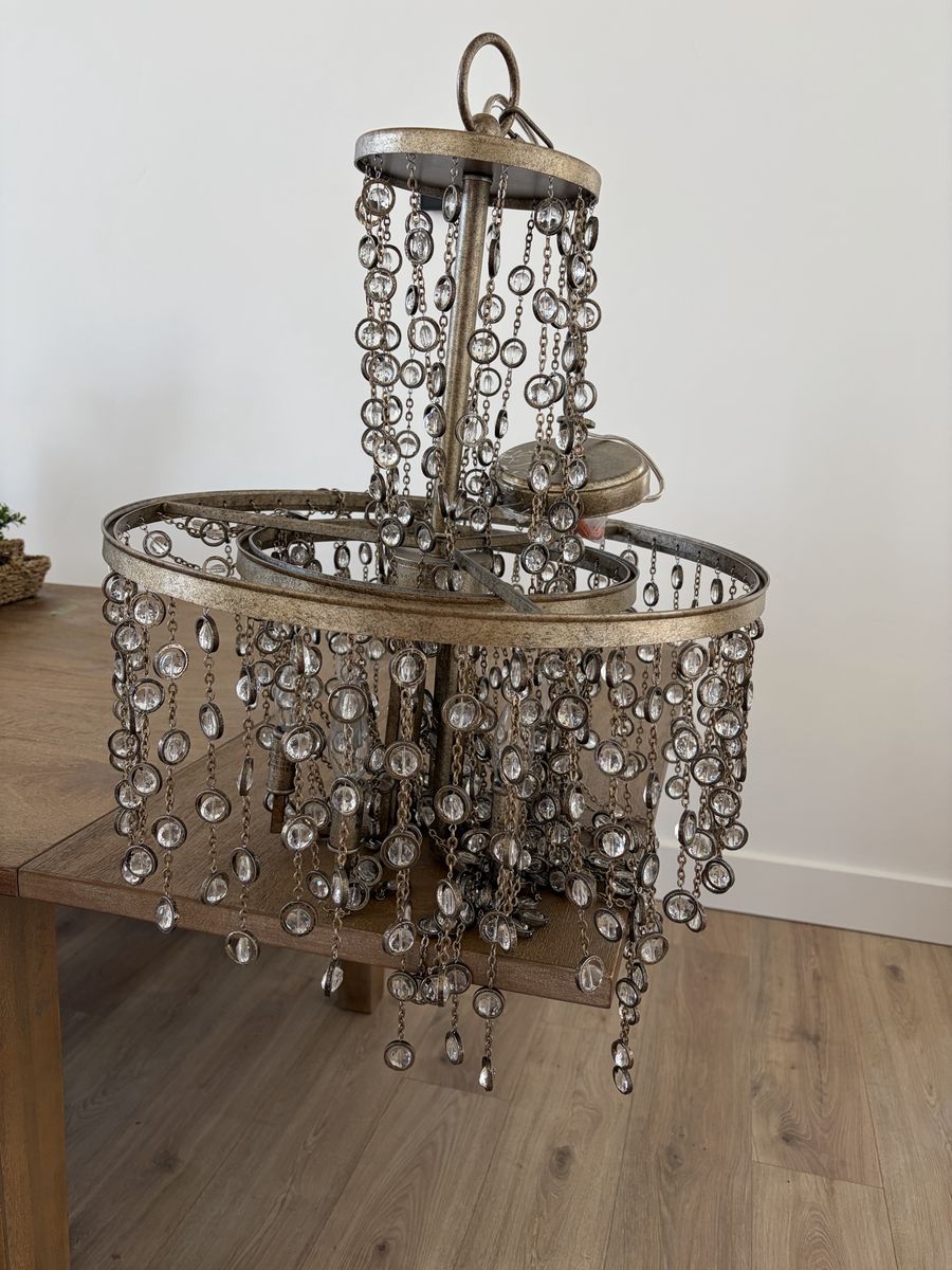 Beautiful sparkly high quality chandelier