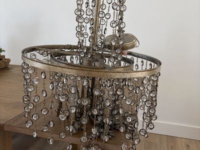 Beautiful sparkly high quality chandelier