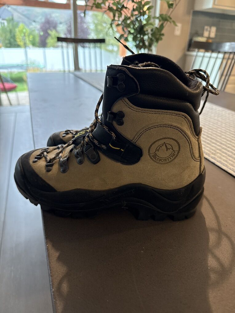 La sportive Makalu Womens Mountaineering Boots