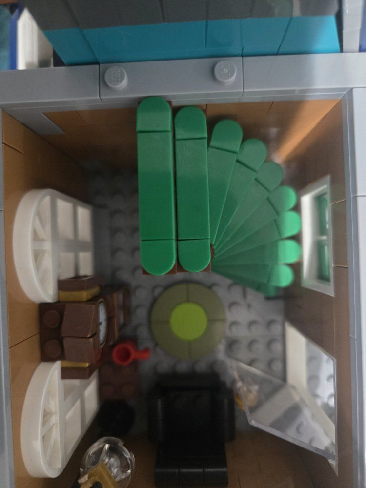 Main image 6