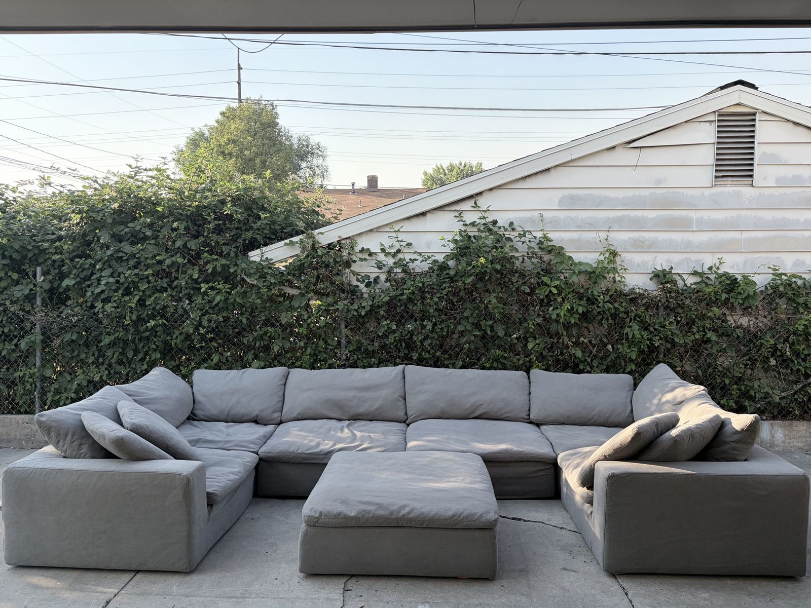Beautiful HUGE 8 Modular Cloud Sectional Couch (CAN DELIVER )