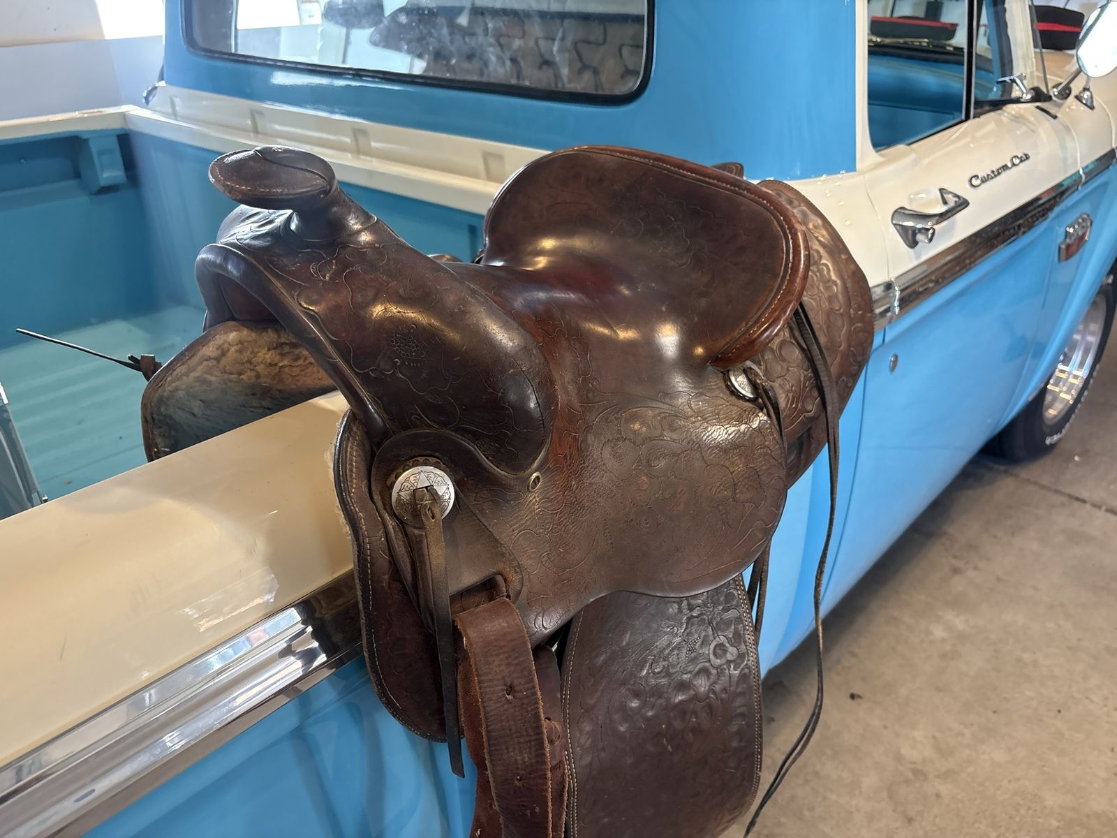 Vintage Horse saddle 14"