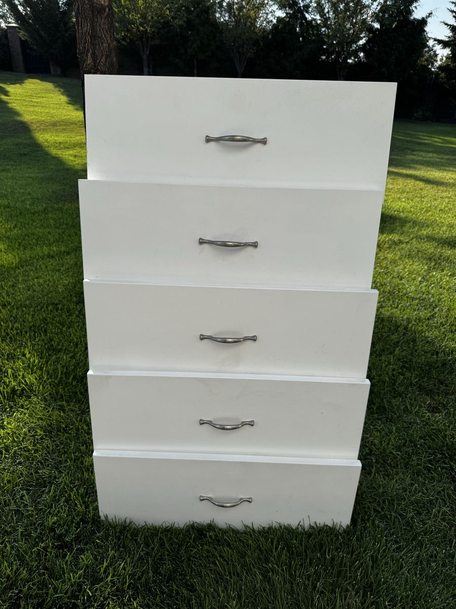 Set of 5 Separate White Drawers with Brushed Silver Handles