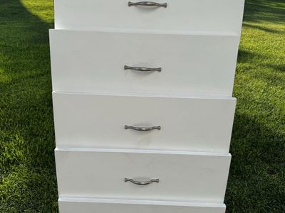 Set of 5 Separate White Drawers with Brushed Silver Handles