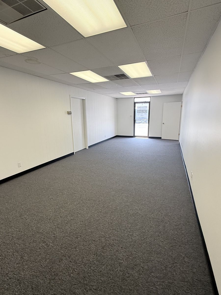 Freshly Updated Office/Warehouse Space – 1,600 SF | Central Salt Lake Location
