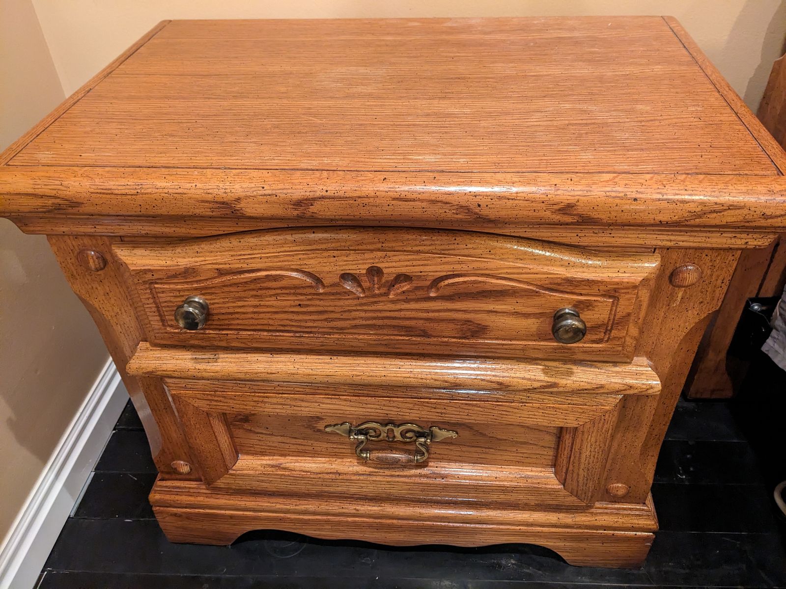 Oak Wood Bedroom Furniture Set with Dresser, Mirror, Chest, and Nightstand