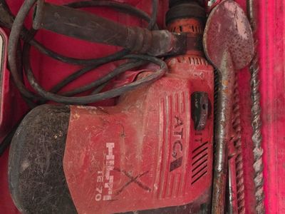 Hilti TE 70 ATC Rotary Hammer Drill with Case & Bits - Powerful, Corded, Used Good Condition