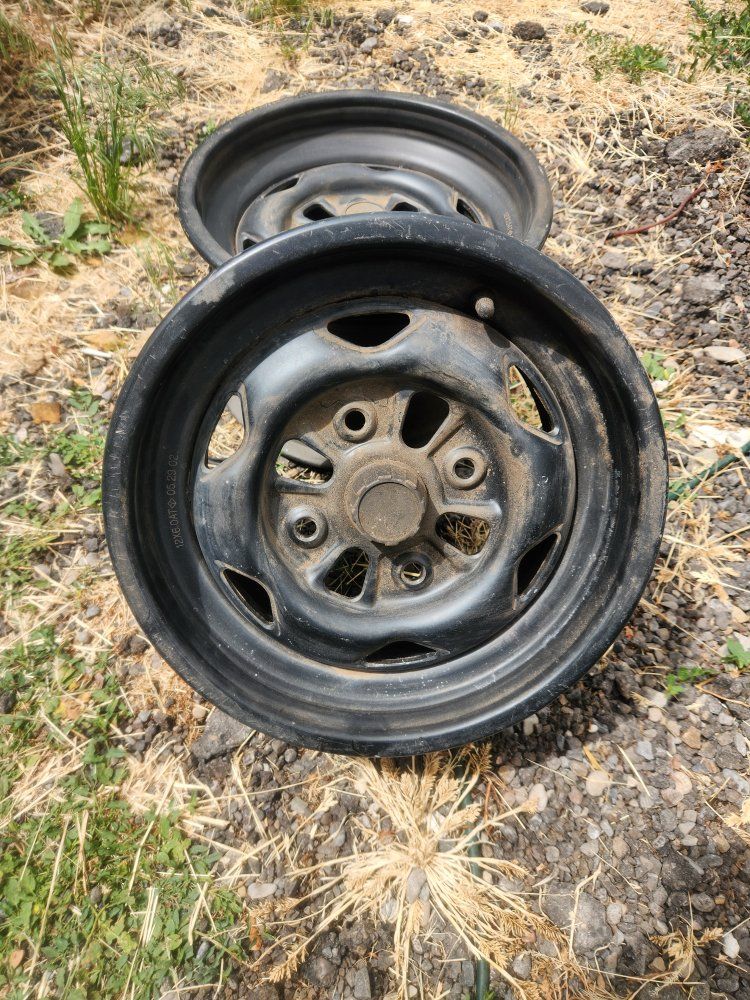 used honda rims. full set. 2 rear 12/7.5 and 2 fronts 12/6 dust but in near new condition 4×110 blot pattern