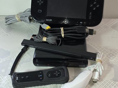 Black Nintendo Wii U System + 3 games.