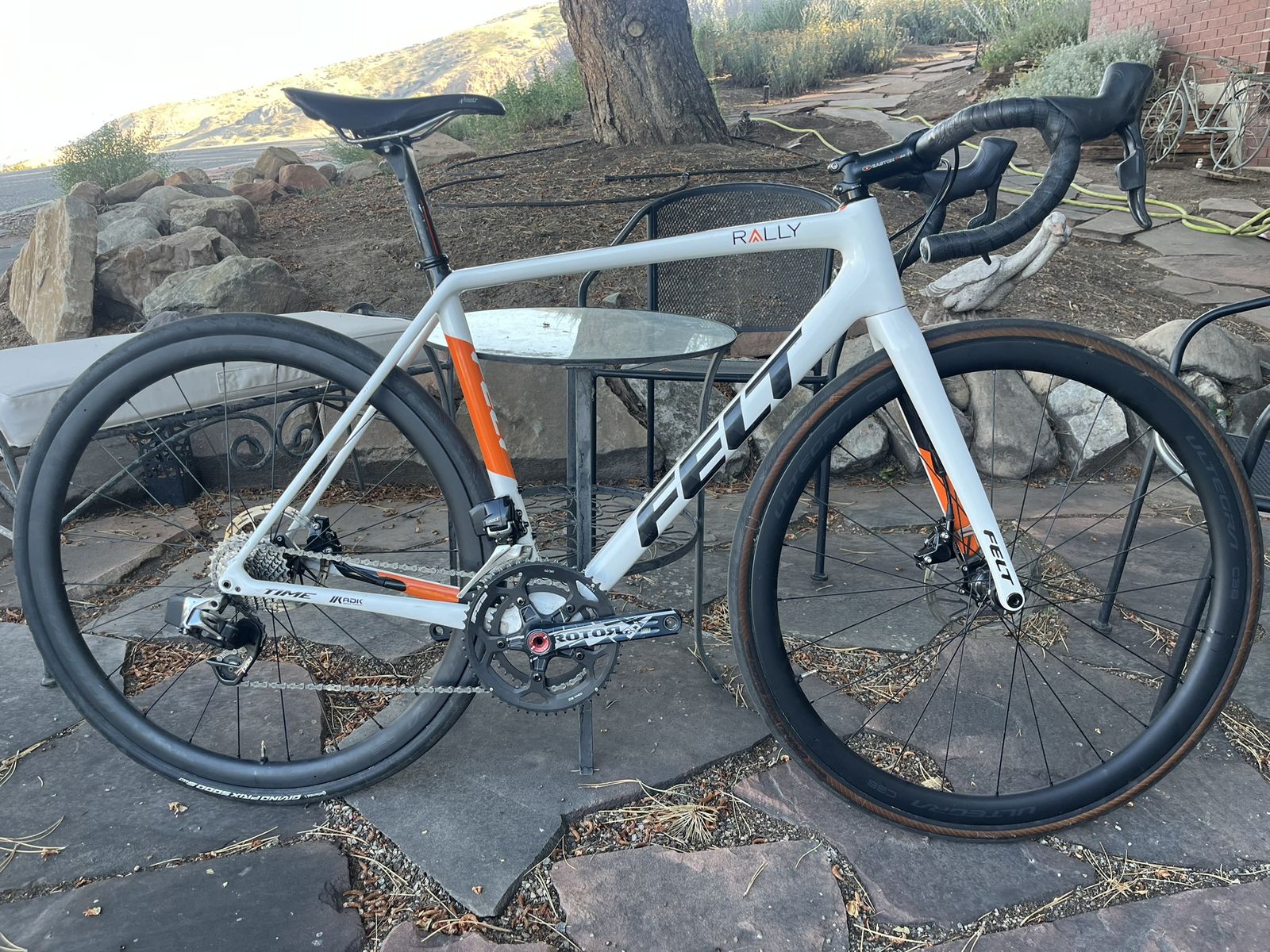 2020 Felt FR Team Disc Road Bike Size Medium (54)