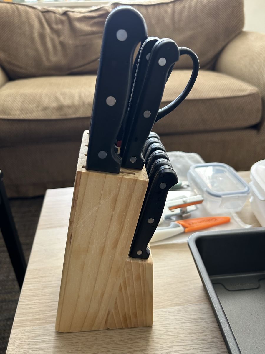 Kitchen Knife Block Set - Includes Various Knives in Wooden Block, Excellent Condition