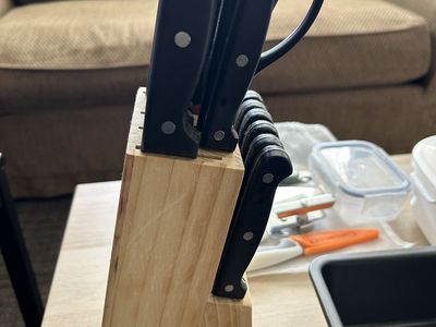 Kitchen Knife Block Set - Includes Various Knives in Wooden Block, Excellent Condition
