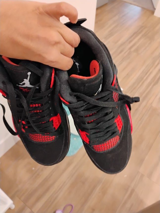 Air Jordans Red Thunder size 8