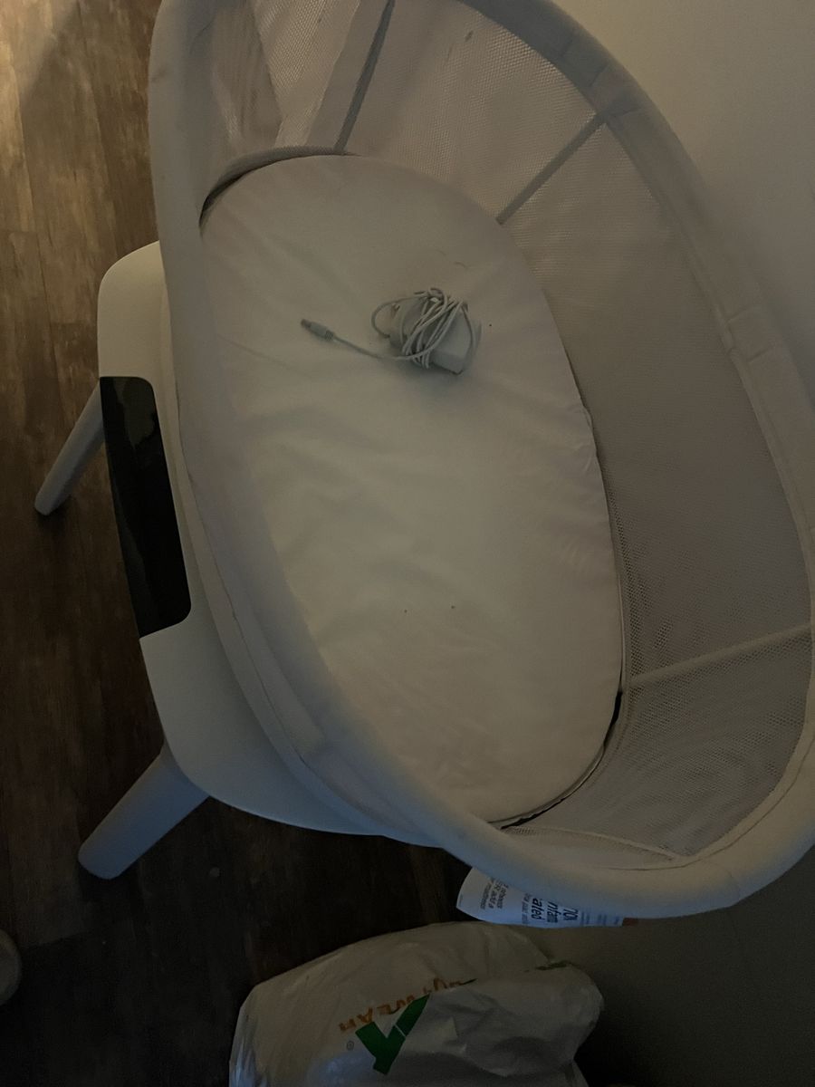 SNOO Smart Sleeper Bassinet by Happiest Baby with Power Adapter and Sheet