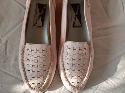Mootsies Tootsies Pink Woven Leather Loafers - Women's US Size 7
