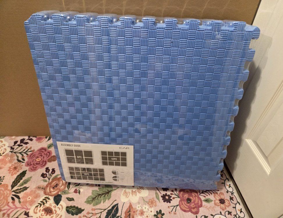 Exercise Mats 3/4 Inch Thick 24x24 Pieces Brand New