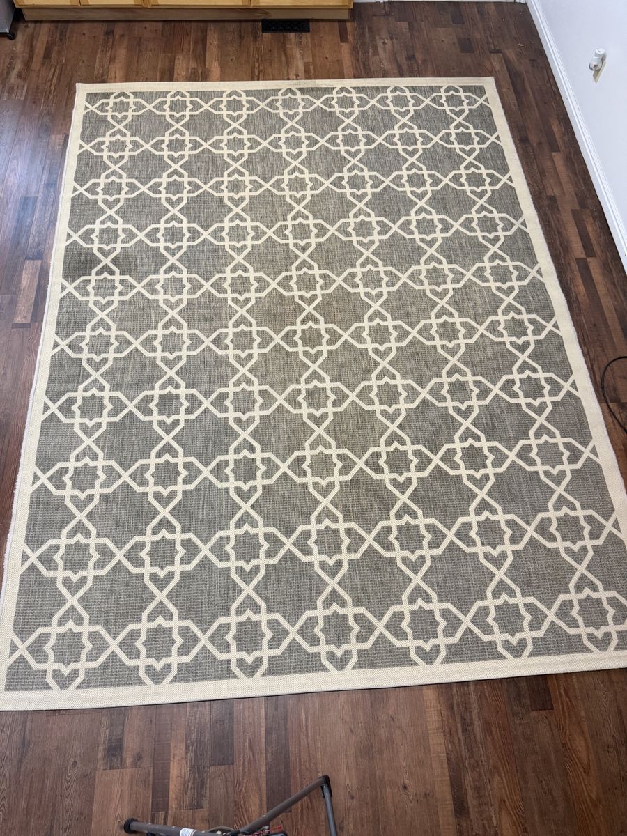 Safavieh Courtyard 8’ x 10’6” Indoor/Outdoor Area Rug – Gray/Ivory