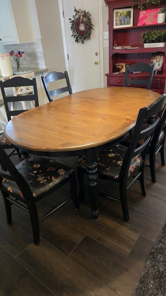 Table and 6 chairs dining set