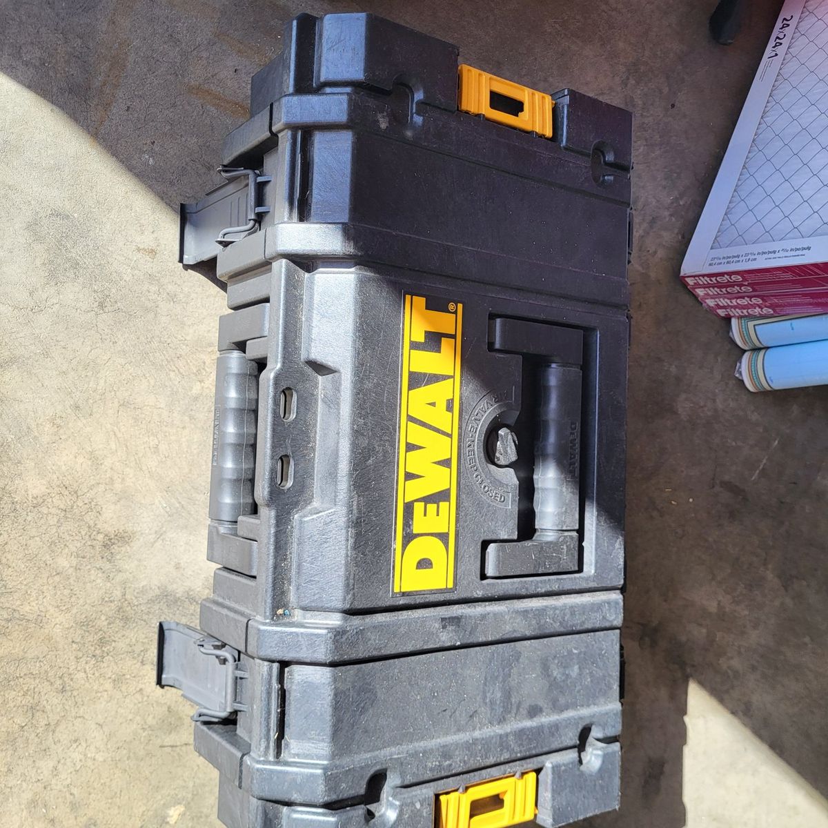 22" Dewalt Tool Box 
Qty-1