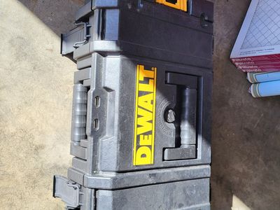 22" Dewalt Tool Box
Qty-1