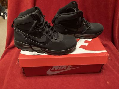 Nike Men’s Manoadome Triple Black Athletic Trail Hiking Sneaker Boots Shoes Brand New