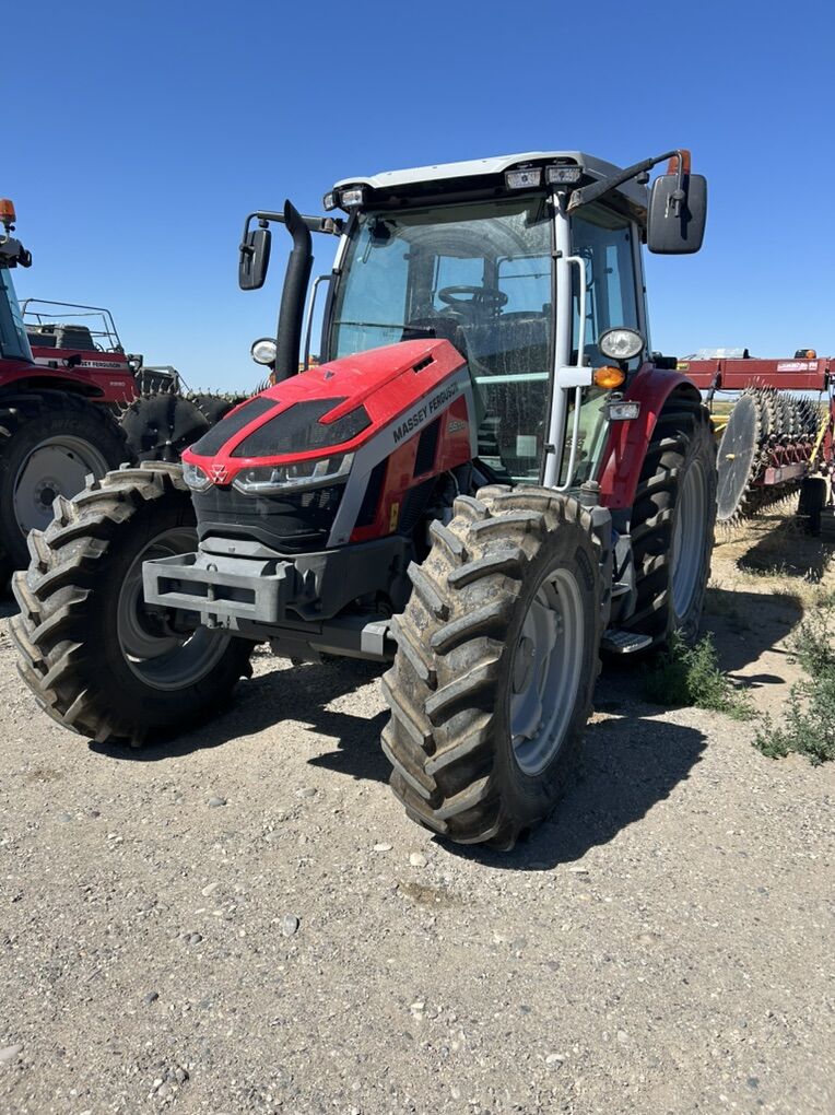 Massey 5S.115 Tractor